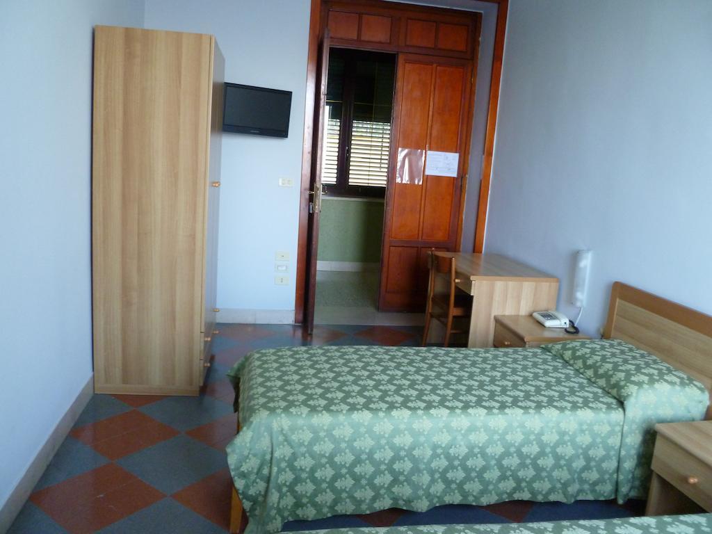 Ancelle Sorrento - Casa D'Accoglienza Hotell Castellammare di Stabia Rum bild