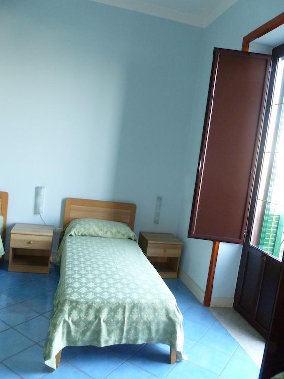 Ancelle Sorrento - Casa D'Accoglienza Hotell Castellammare di Stabia Rum bild