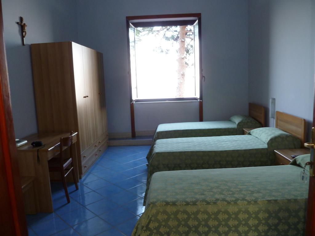 Ancelle Sorrento - Casa D'Accoglienza Hotell Castellammare di Stabia Rum bild